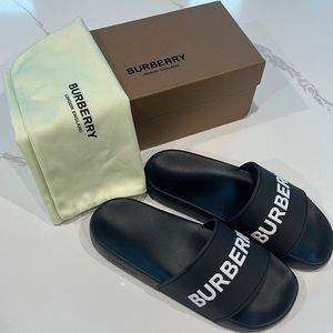 NWT! Authentic! Burberry logo slide sandals